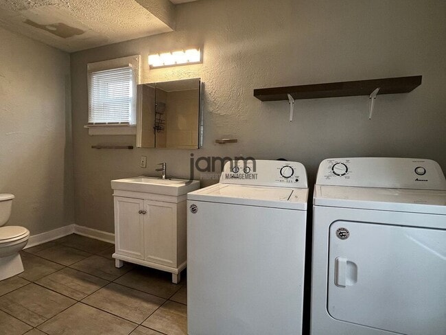 Building Photo - 2602 Vega Ave