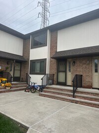 Building Photo - 608 Robin Rd