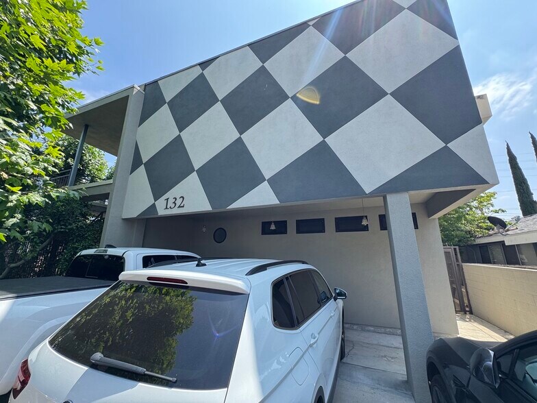 Building Photo - 625 N Hayworth Ave
