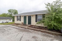 Building Photo - 710 W Cunningham Dr