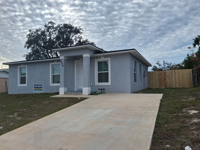 Building Photo - 3 Bed Home in Holiday FL