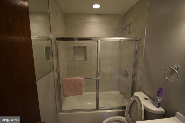 Building Photo - 3931 Dominion Dr