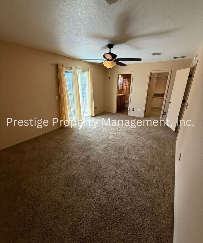 Building Photo - Large Sahuarita home in a cul-de-sac!