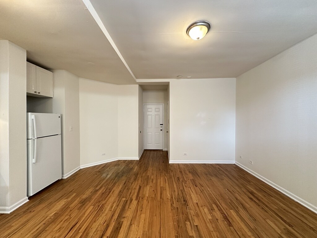 Building Photo - 909 W Dakin St