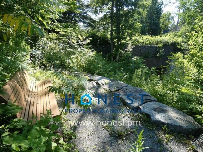 Building Photo - 95 Main St