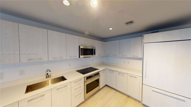 Building Photo - 55 SW 9th Ave