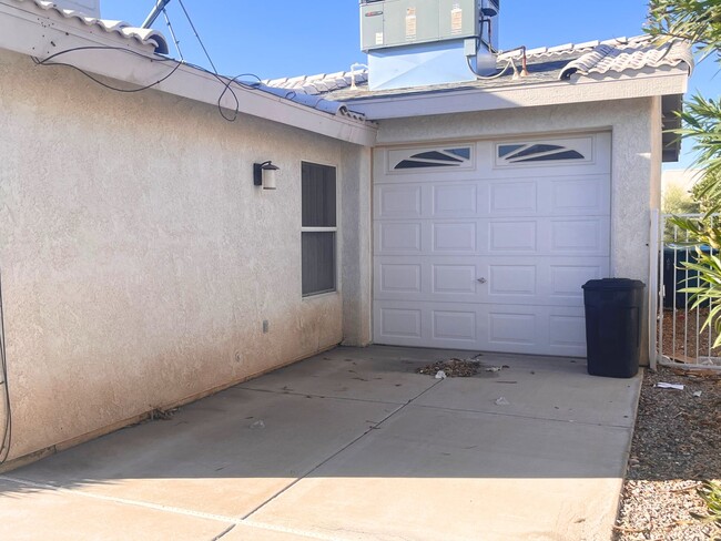 Building Photo - Unfurnished Long Term Pool Home
