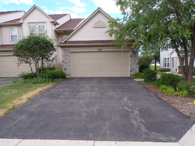 Building Photo - 120 W Buckingham Dr