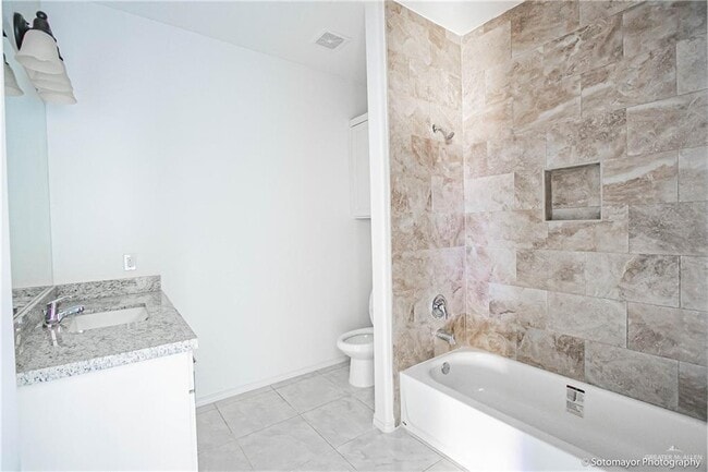 Building Photo - 16 W Dallas Ave