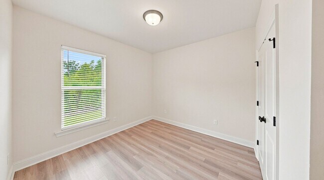 Building Photo - 7211 Kenilworth Crossing Ave