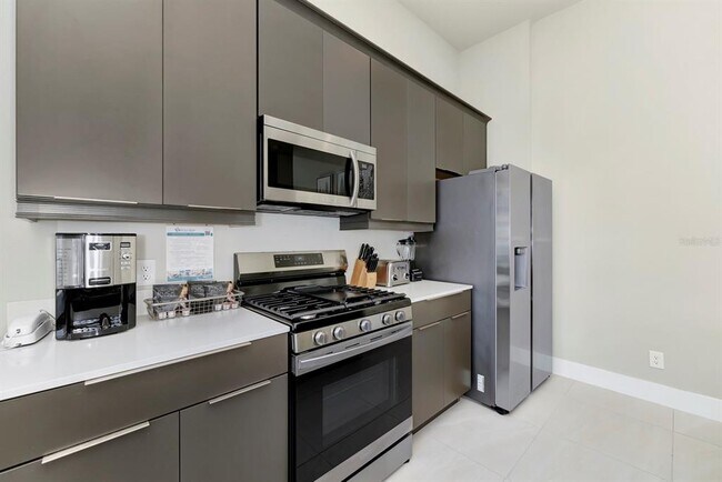 Building Photo - 7740 Sandy Ridge Dr