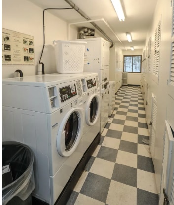 Building Photo - 10 Strawberry Bank Rd