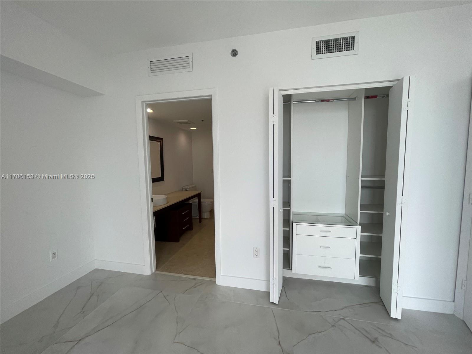 Building Photo - 465 Brickell Ave