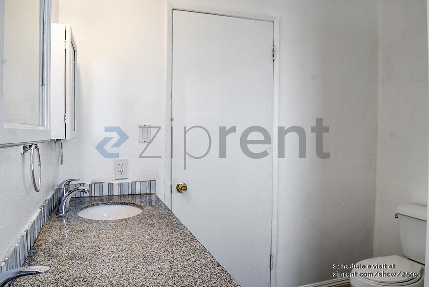 Building Photo - Unit 8