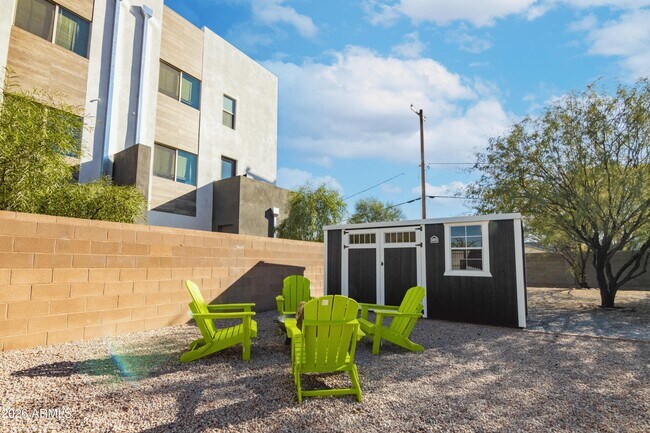 Building Photo - 1433 E Osborn Rd