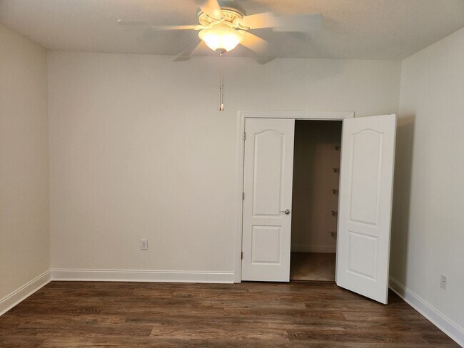Building Photo - 411 Southbridge Blvd
