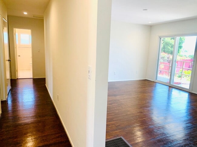 Building Photo - BEAUTIFUL 3BD/1.5BA POINT LOMA SINGLE FAMILY HOME! $4,995/mo