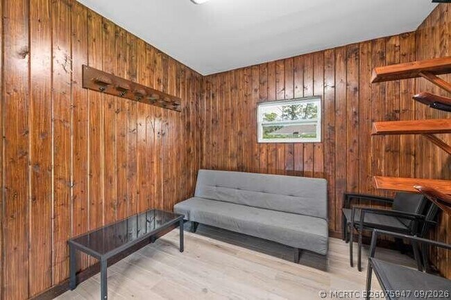 Building Photo - 14902 Paddock Dr