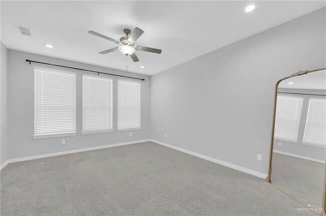 Building Photo - 27 Yale Ave