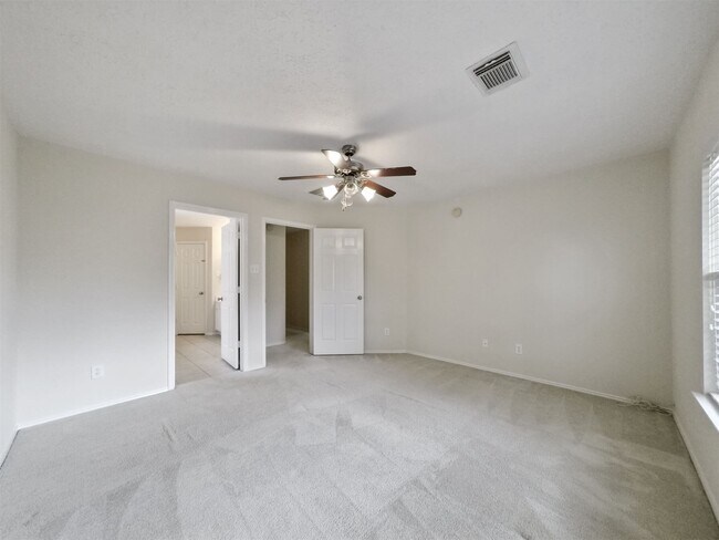 Building Photo - 427 Northvalley Dr