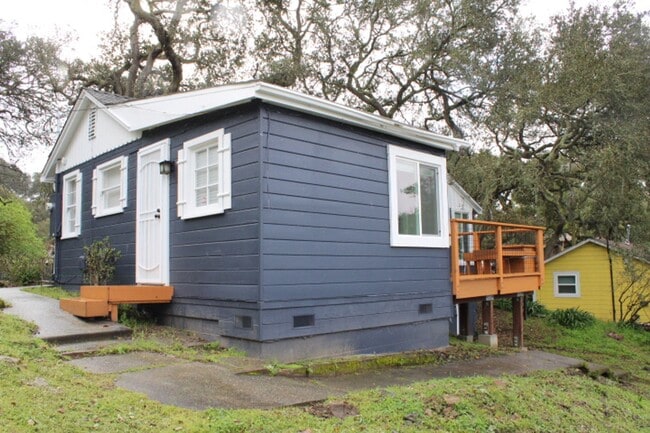 Building Photo - 5910 Skyline Dr