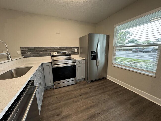 Building Photo - 2536 Woodgate Blvd