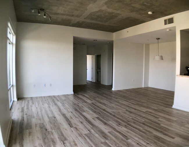 Building Photo - 3740 Park Blvd