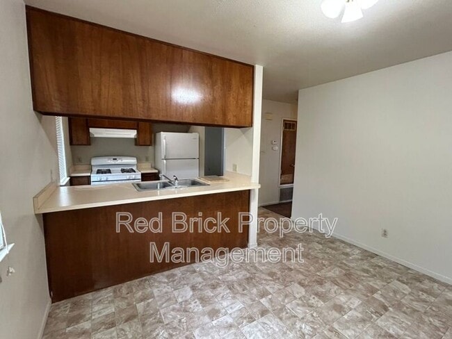 Building Photo - 2110 K St