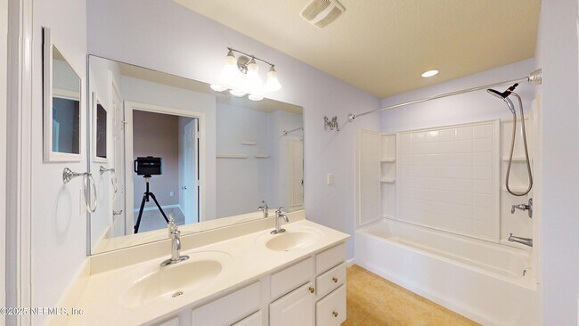 Building Photo - 6937 Woody Vine Dr