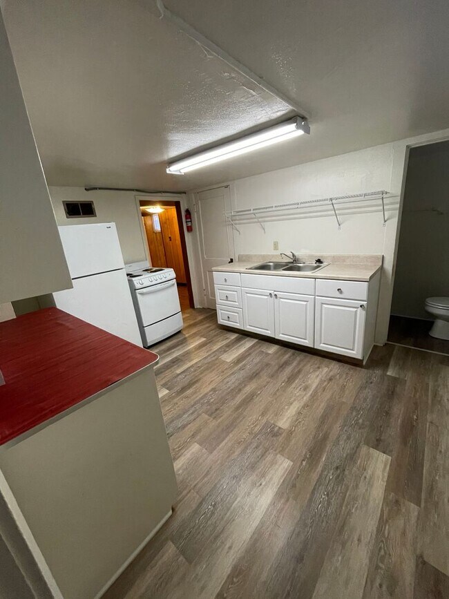 Building Photo - MM1938