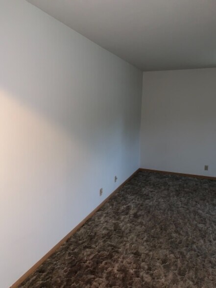 Building Photo - 2025 Brookline Dr