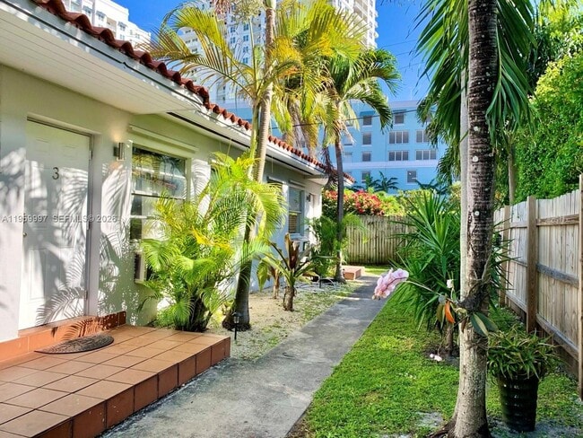 Building Photo - 1130 NE 81st St