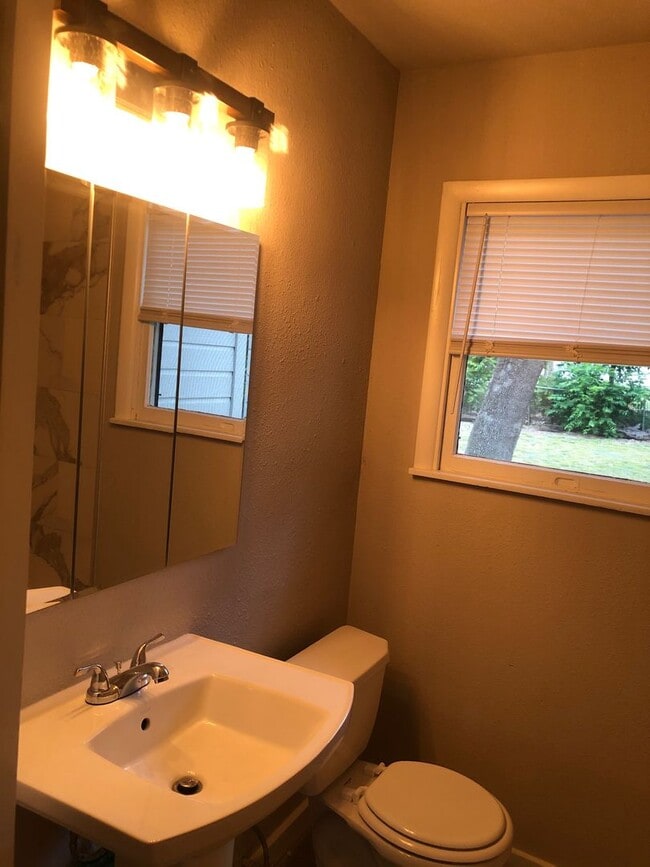 Building Photo - Beautiful Cottage newly remodel!! LOVE thi...
