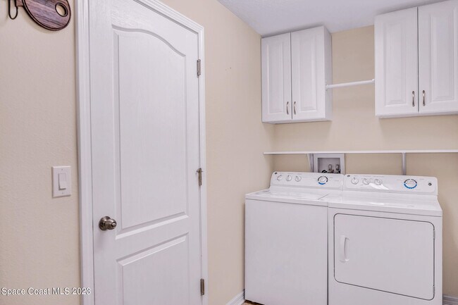 Building Photo - 3496 Bancroft Dr