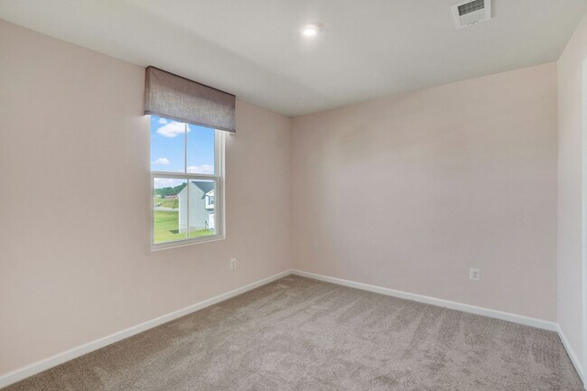 Building Photo - 69 Summerfield Dr