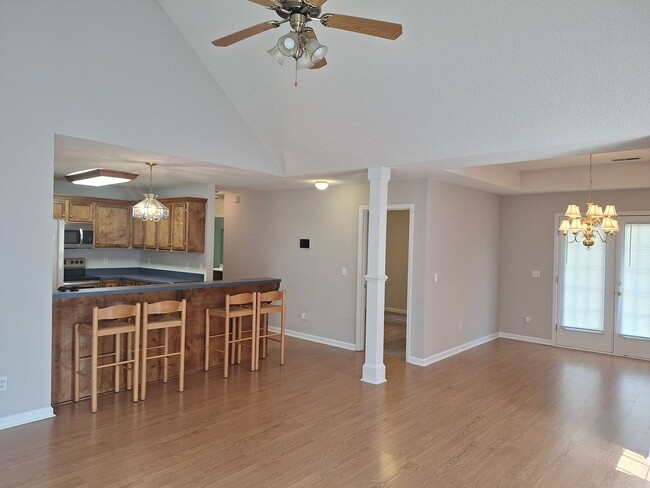 Building Photo - MOVE IN SPECIAL - $200 OFF TWO FULL MONTH'...