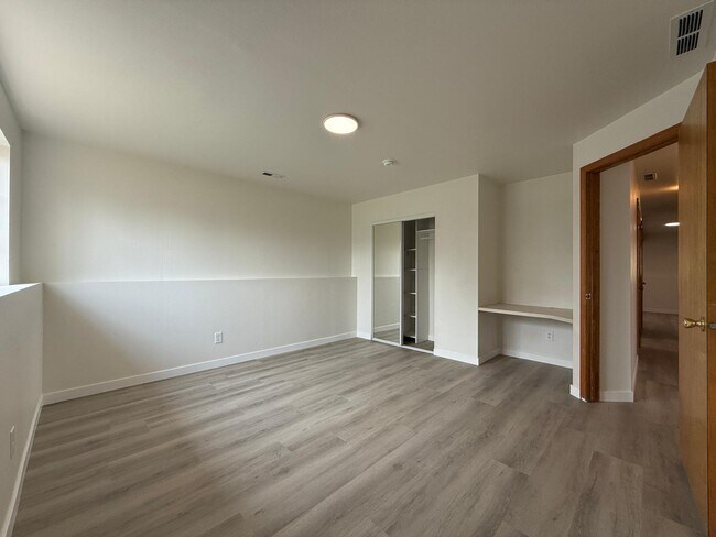 Building Photo - 7915 E Woodland Park Dr