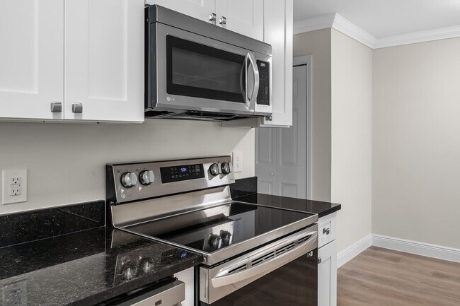 Building Photo - Luxury Vinyl Plank Flooring********* Rent $1200/month********* Renovated 1 Bedroom 1 Bath