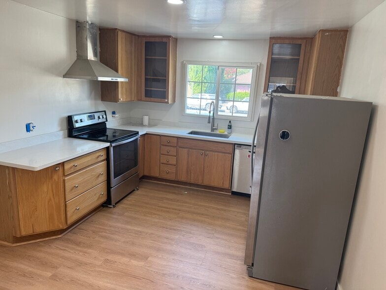 Building Photo - 520 Richmond Ave