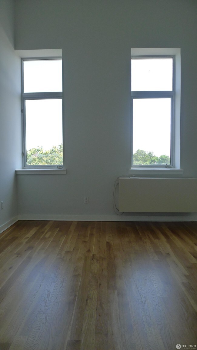 Building Photo - 71-13 60th Lane