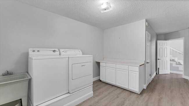 Building Photo - 120 Sands Pt Dr