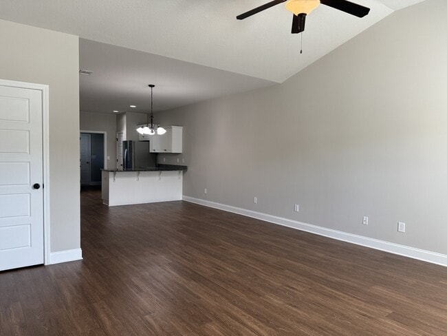 Building Photo - 600 Trellis Square