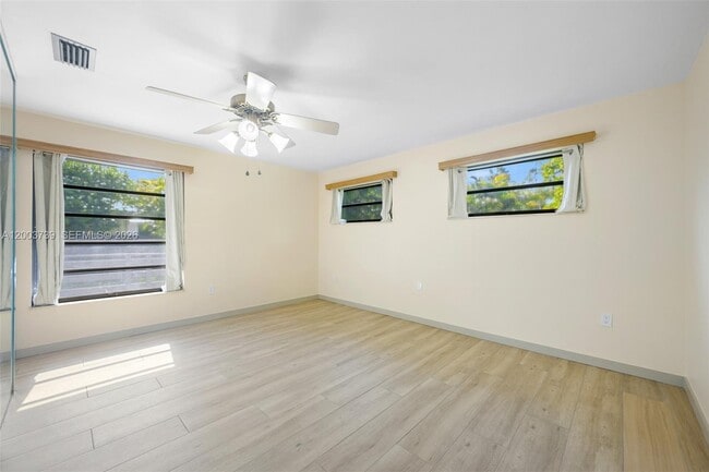 Building Photo - 5746 SW 53rd Terrace