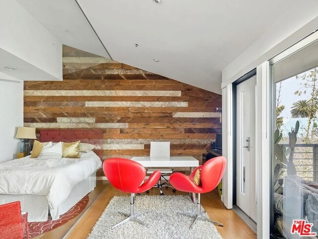 Building Photo - 815 Hampton Dr