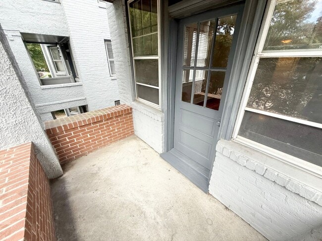 Building Photo - **BEST DEAL**Ghent -2 Bedroom condo 2nd Fl...