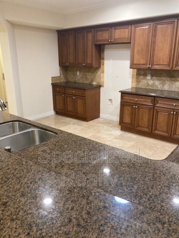 Building Photo - 10921 Whipple St