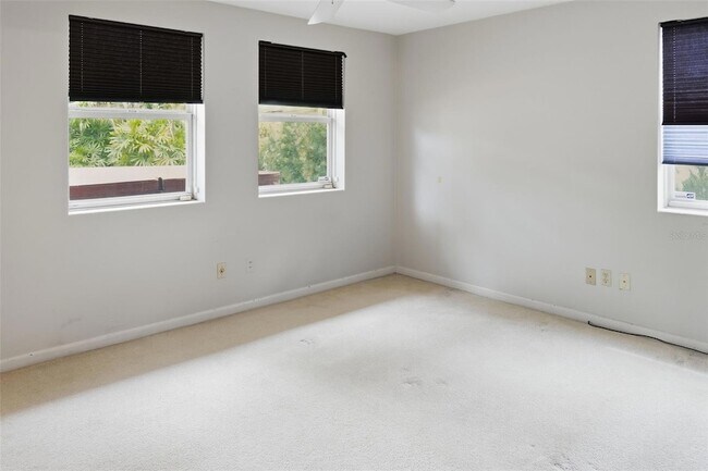 Building Photo - 1228 Spring Lake Dr