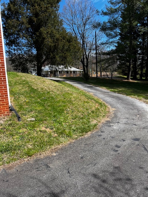 Private driveway - 1724 Old Haywood Rd