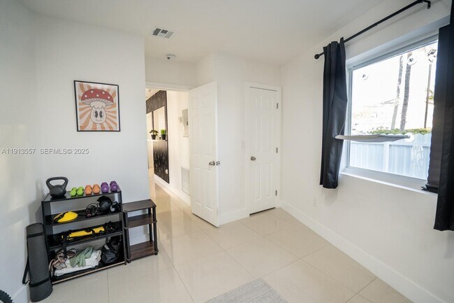 Building Photo - 2388 NE 173rd St