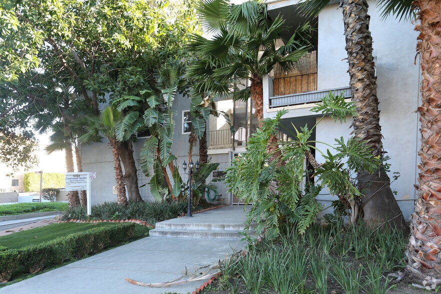 Building Photo - Crestwood Garden